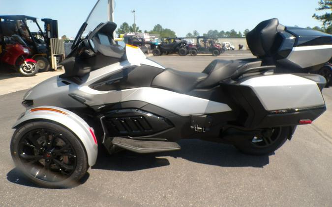 2024 Can-Am® Spyder RT Limited Dark Wheels