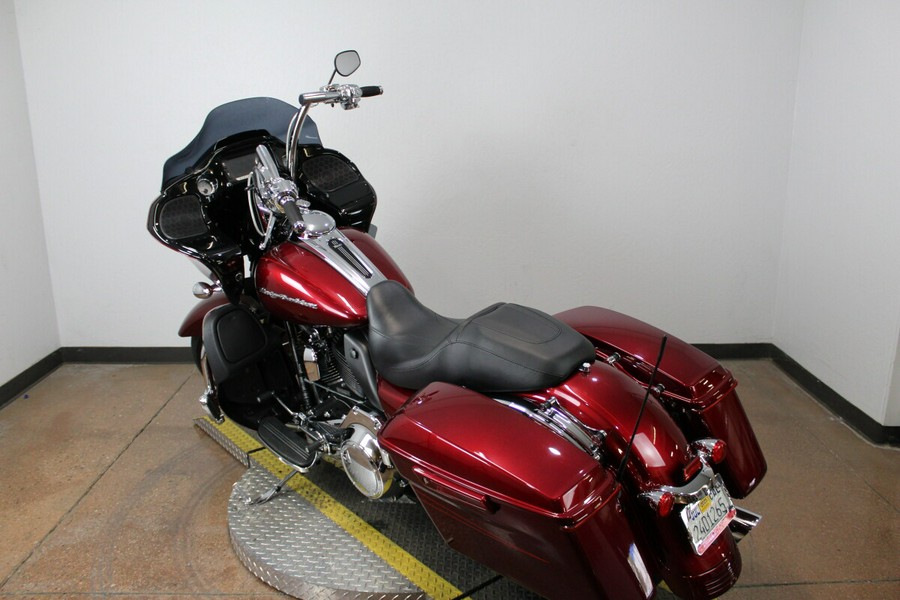 Harley-Davidson® Road Glide® Special 2016 FLTRXS 689918A VELOCITY RED W/PINSTRIPE