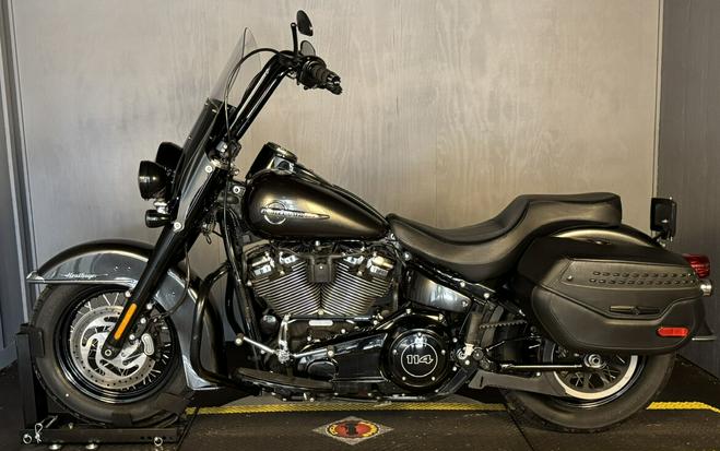 2018 Harley-Davidson Heritage Classic 114 FLHCS BLACK