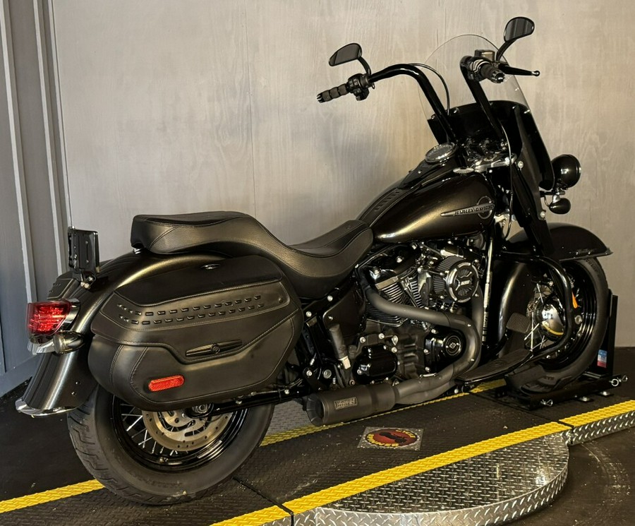 2018 Harley-Davidson Heritage Classic 114 FLHCS BLACK