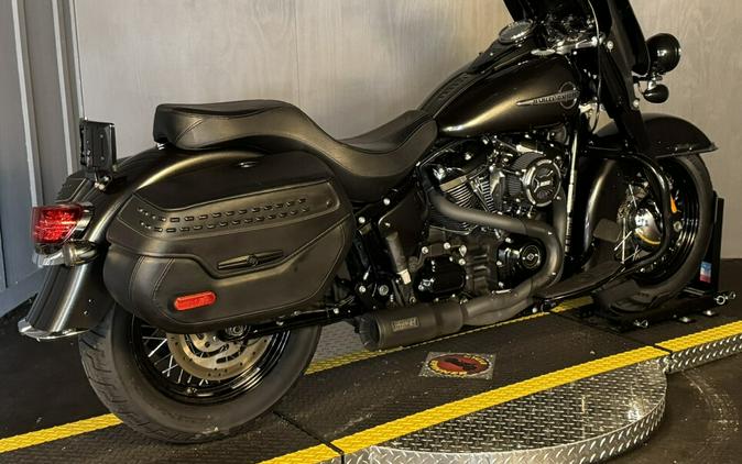 2018 Harley-Davidson Heritage Classic 114 FLHCS BLACK