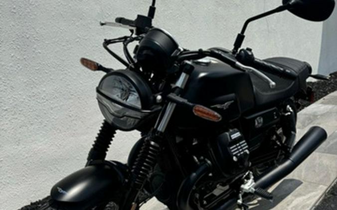 2023 Moto Guzzi V7 Stone