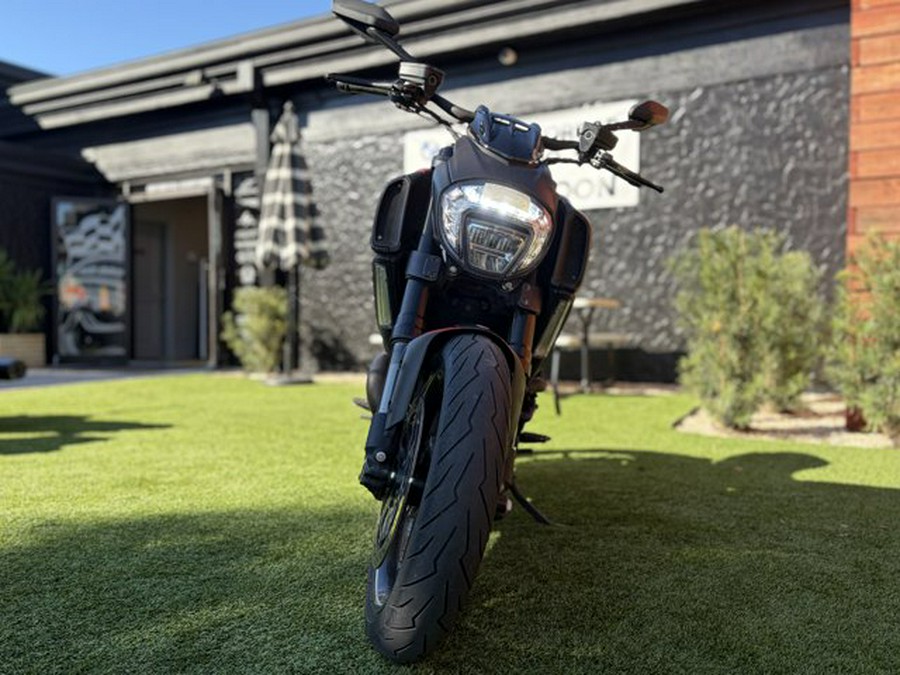 2015 Ducati Diavel Carbon