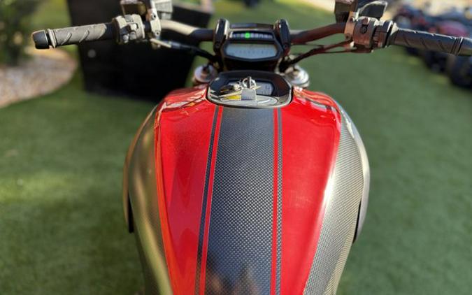 2015 Ducati Diavel Carbon
