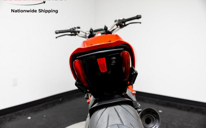 2012 DUCATI DIAVEL CARBON - $7,999.00