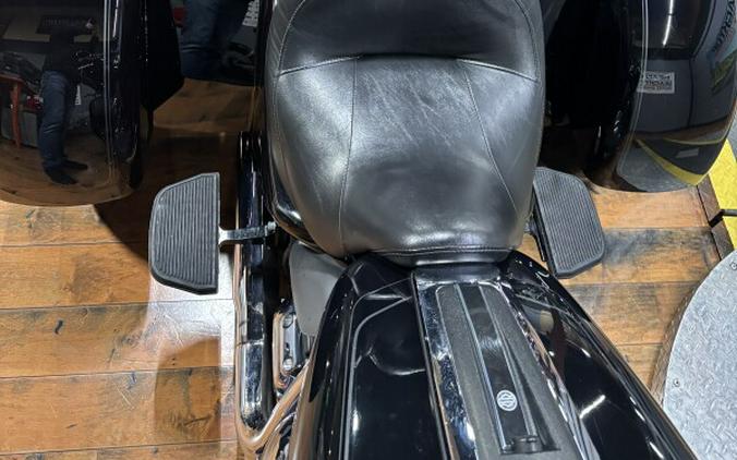 2024 Harley-Davidson® Tri Glide™ Ultra VIVID BLACK W/ PINSTRIPE