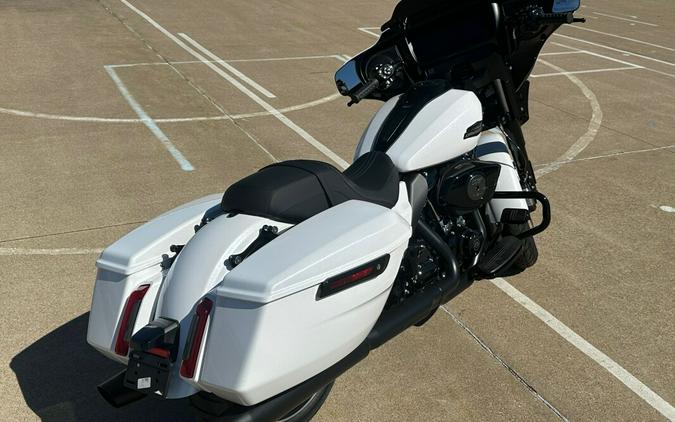 2024 Harley-Davidson Street Glide® White Onyx Pearl - Black Finish