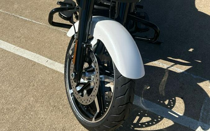 2024 Harley-Davidson Street Glide® White Onyx Pearl - Black Finish