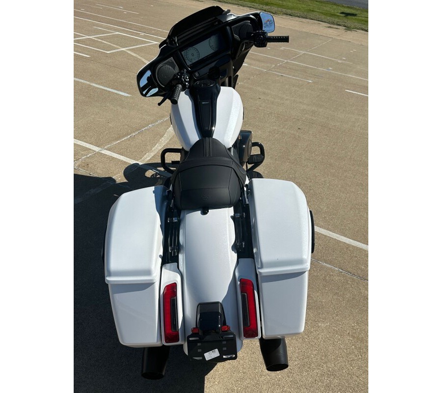 2024 Harley-Davidson Street Glide® White Onyx Pearl - Black Finish