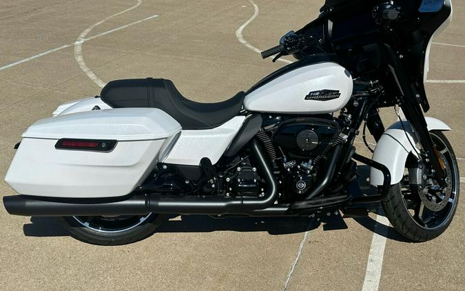 2024 Harley-Davidson Street Glide® White Onyx Pearl - Black Finish