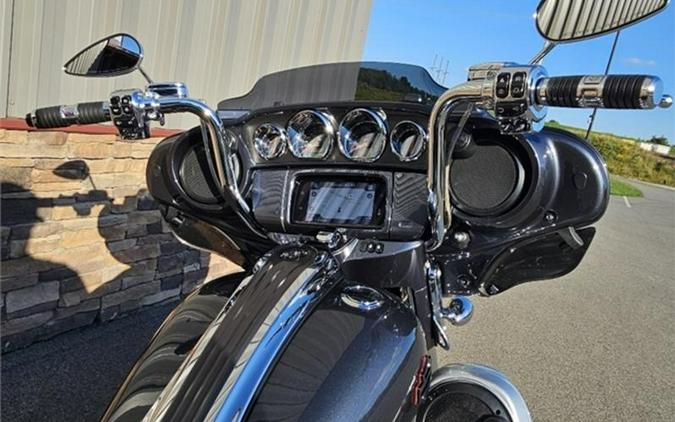 2019 Harley-Davidson® FLHXSE - CVO™ Street Glide®