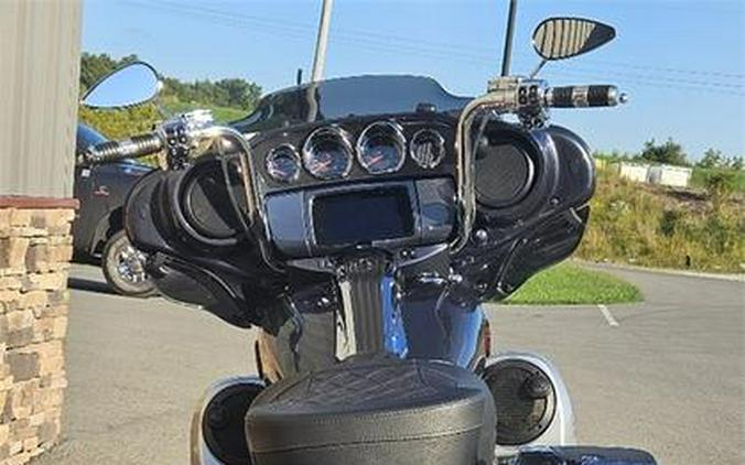 2019 Harley-Davidson® FLHXSE - CVO™ Street Glide®