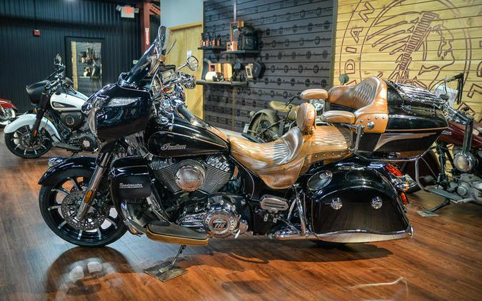2016 Indian Motorcycle® Roadmaster® Thunder Black
