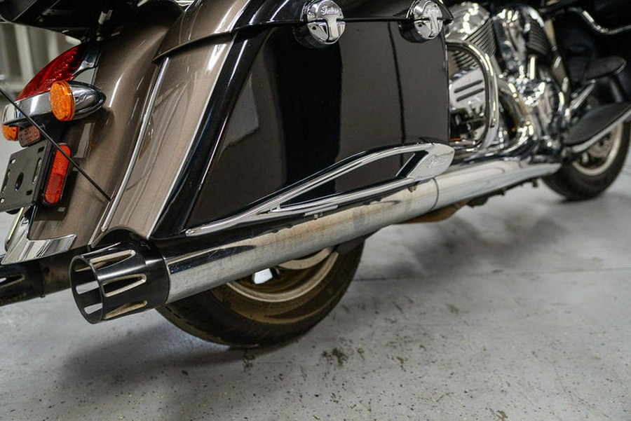 2018 Indian Motorcycle® Roadmaster® ABS Polish.Bronze Over Thund.Black w/Silver Pinst.