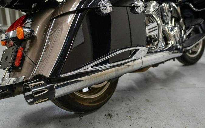 2018 Indian Motorcycle® Roadmaster® ABS Polish.Bronze Over Thund.Black w/Silver Pinst.