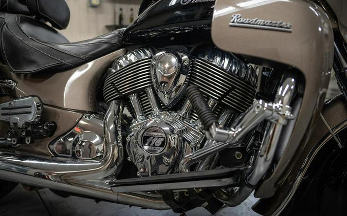 2018 Indian Motorcycle® Roadmaster® ABS Polish.Bronze Over Thund.Black w/Silver Pinst.