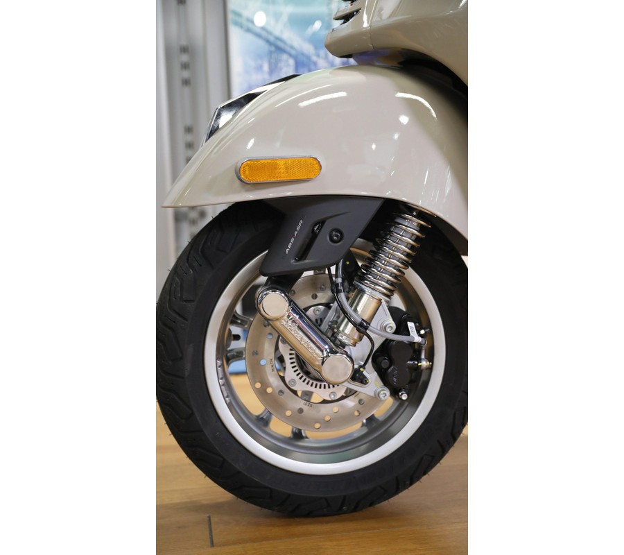 2027 Vespa GTS 310 SUPERAVVOLGENTE