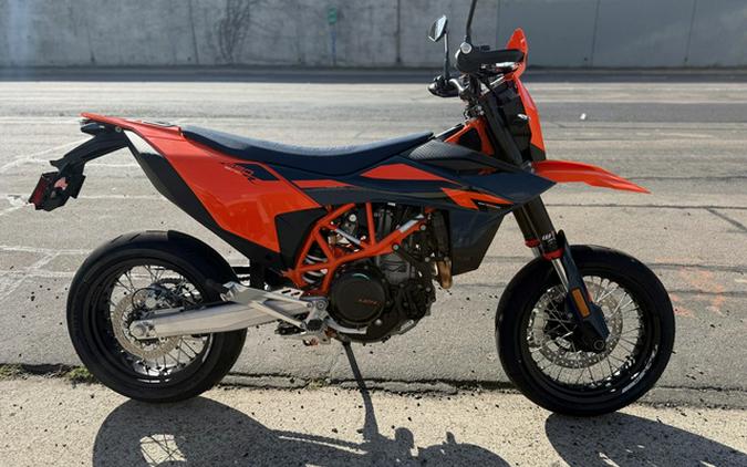2026 KTM SMC 690 R