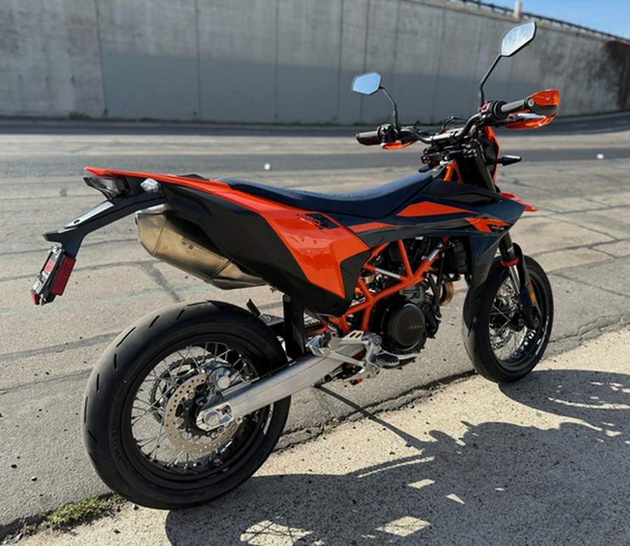 2026 KTM SMC 690 R