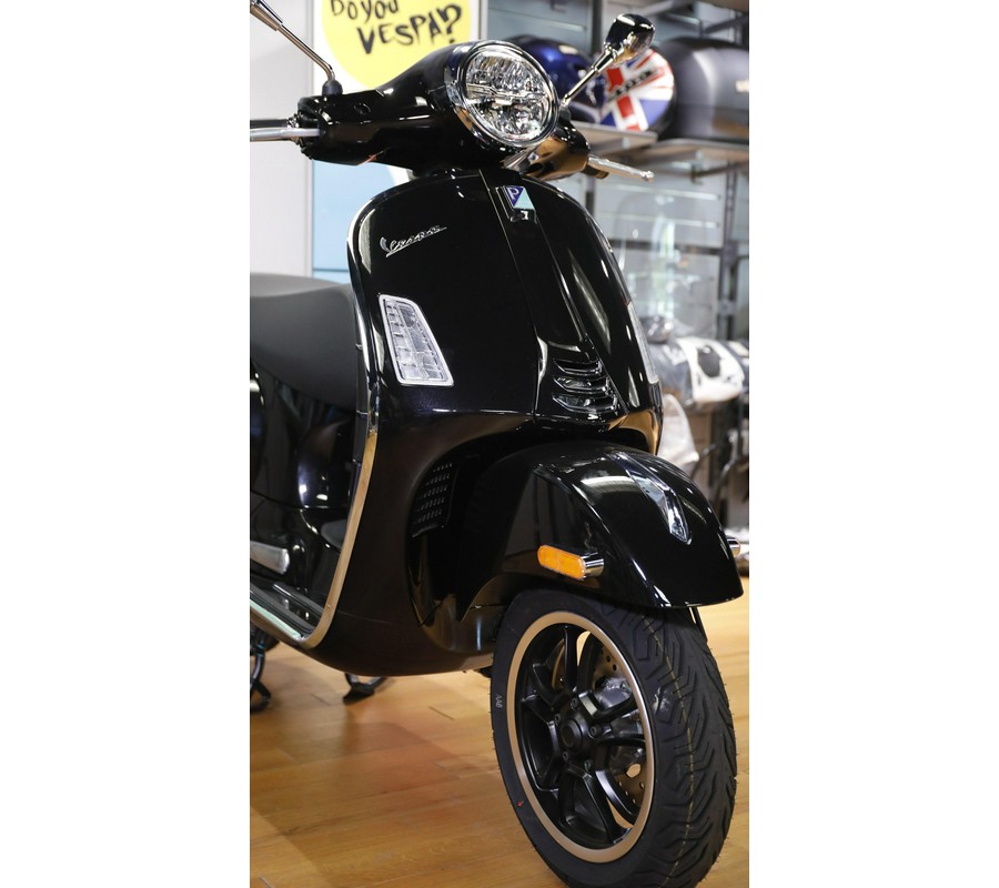 2027 Vespa GTS 310 SUPER