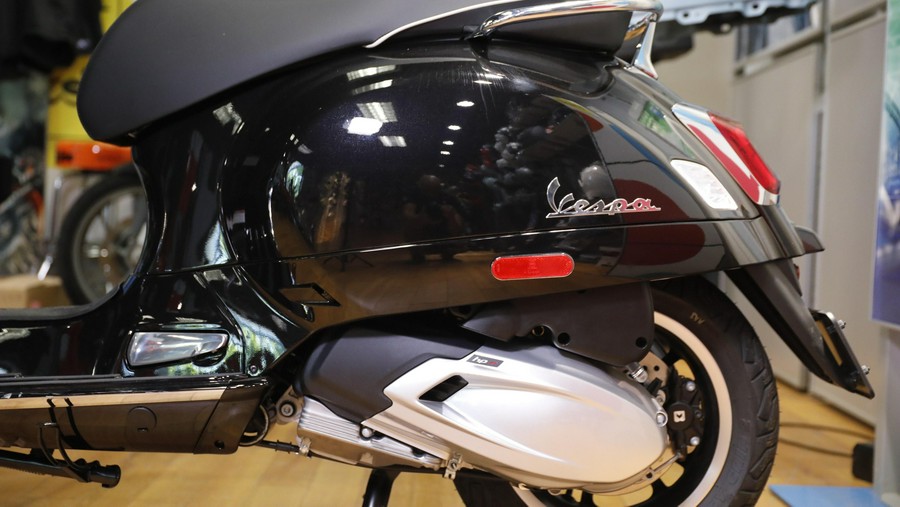 2027 Vespa GTS 310 SUPER