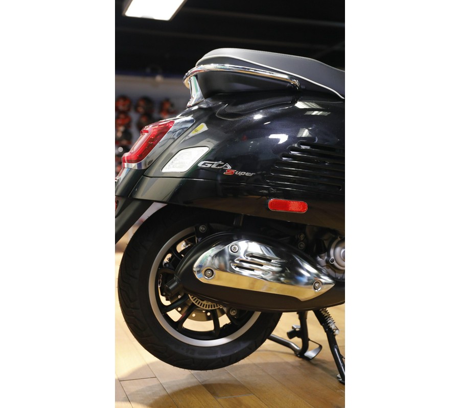 2027 Vespa GTS 310 SUPER