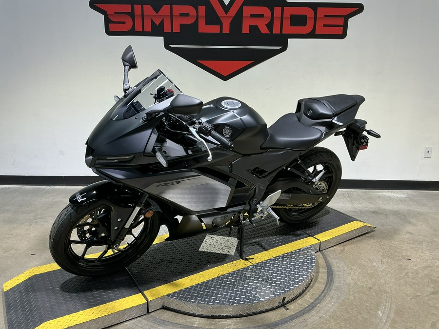 2025 Yamaha YZF-R3 ABS