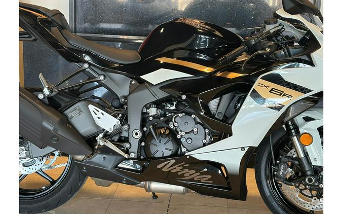 2026 Kawasaki NINJA ZX-6R BASE