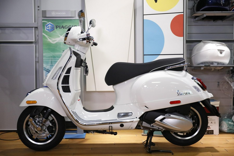 2027 Vespa GTS 310 SUPER