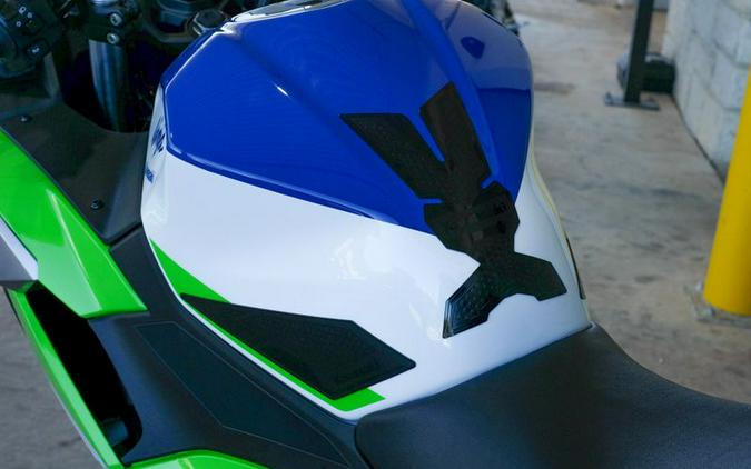 New 2024 KAWASAKI NINJA 500 SE 40TH ANNIVERSARY EDITION LIME GREENPEARL CRYSTAL WHITEBLUE