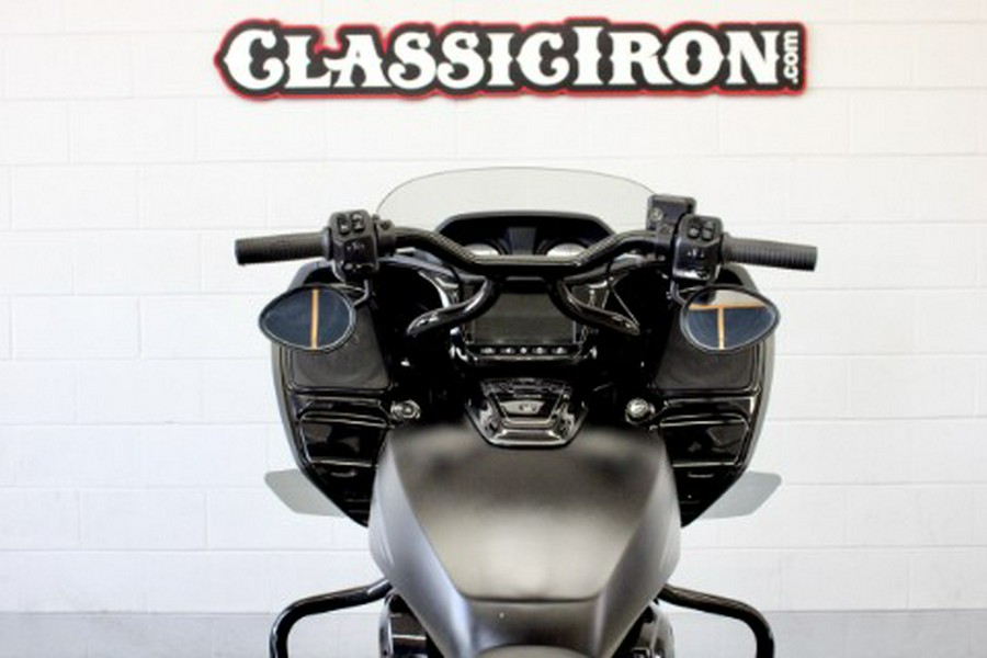 2022 Indian Motorcycle Challenger® Dark Horse®