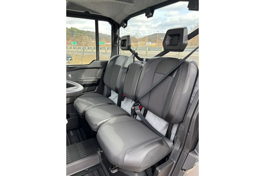 2026 Can-Am SSV DEF XTCAB 65 HD11 BE 26 XT CAB HD11