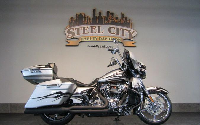 2015 Harley-Davidson® FLHXSE - CVO™ Street Glide®