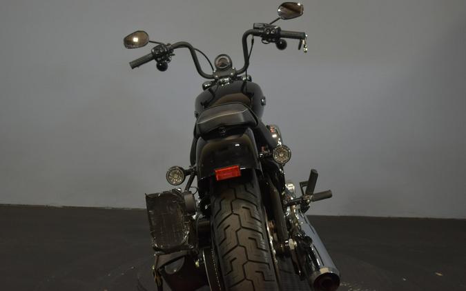 2025 Harley-Davidson Street Bob Vivid Black w/Cast Wheels