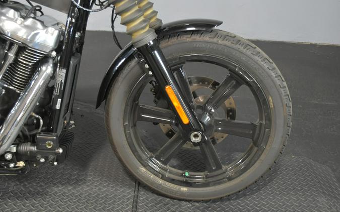2025 Harley-Davidson Street Bob Vivid Black w/Cast Wheels