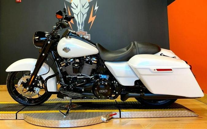 2024 Harley-Davidson® FLHRXS - Road King® Special