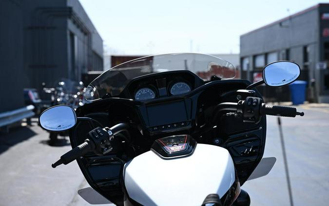 2025 Indian Motorcycle® Challenger® Elite White Crystal