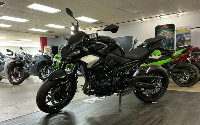2025 Kawasaki ZR900SSFNN