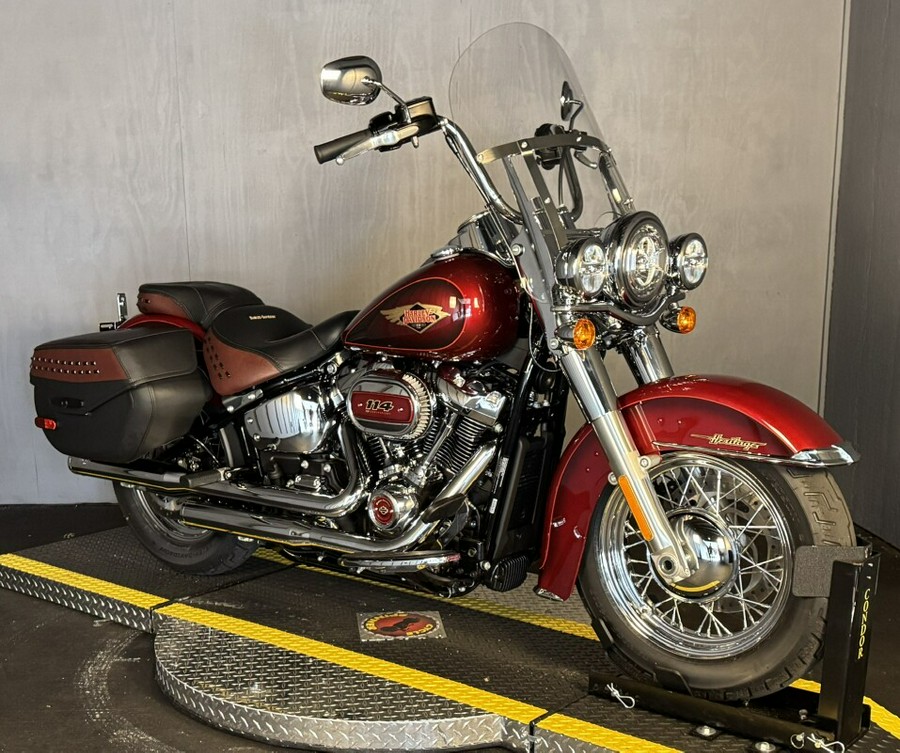 2023 Harley-Davidson Heritage Classic FLHCS HEIRLM RED FADE