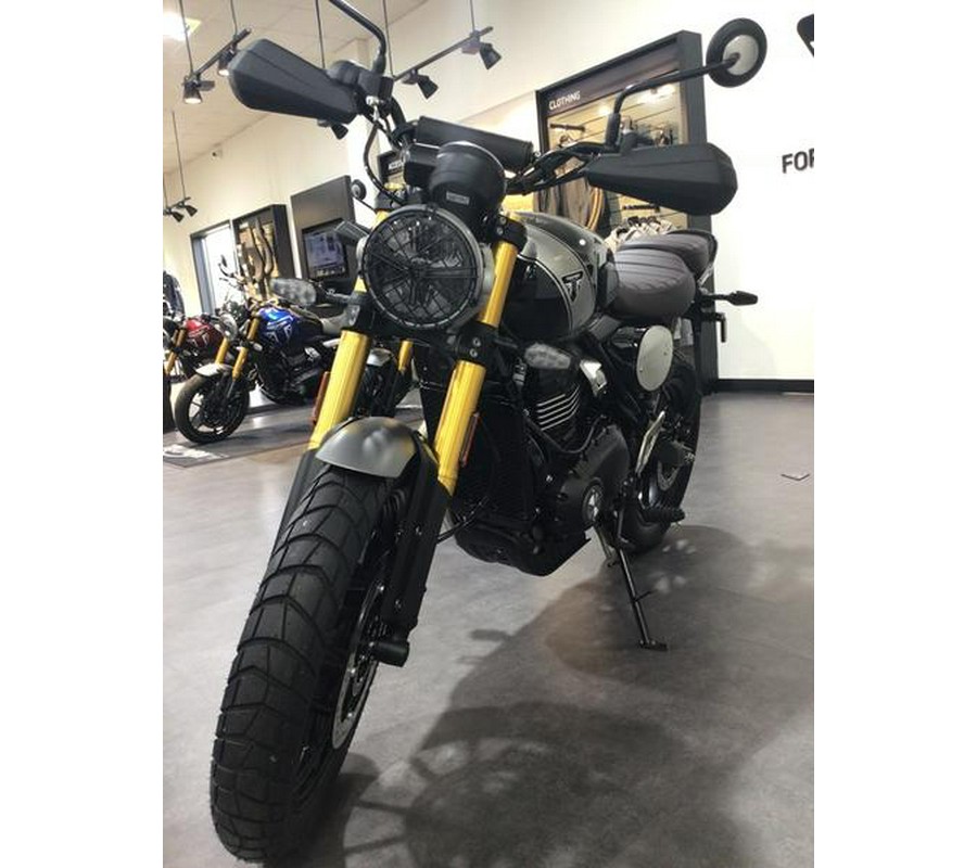 2025 Triumph Scrambler 400 X Phantom Black / Silver Ice