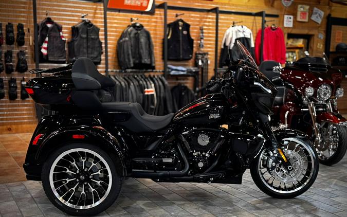 2026 Harley-Davidson® Street Glide 3 Limited Vivid Black Black Trim