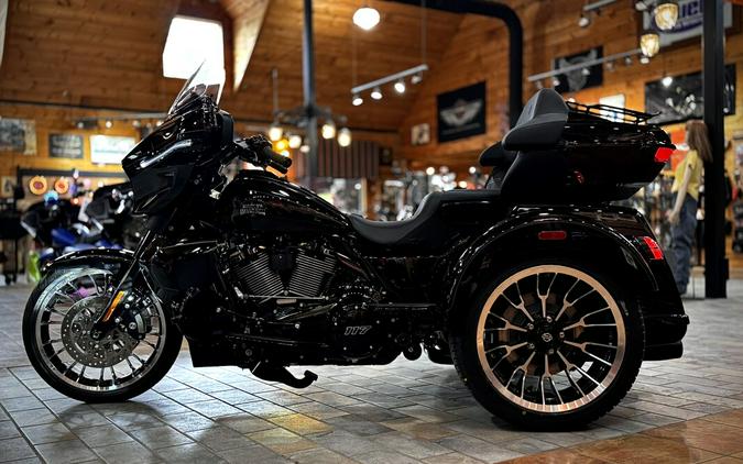 2026 Harley-Davidson® Street Glide 3 Limited Vivid Black Black Trim