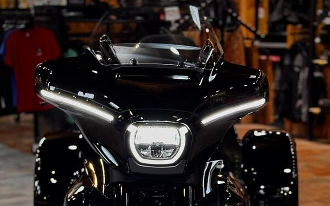 2026 Harley-Davidson® Street Glide 3 Limited Vivid Black Black Trim