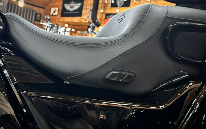 2026 Harley-Davidson® Street Glide 3 Limited Vivid Black Black Trim