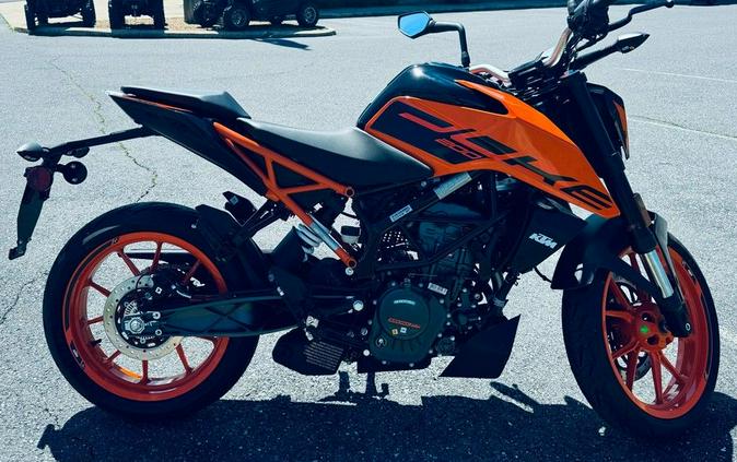 2023 KTM 200 Duke