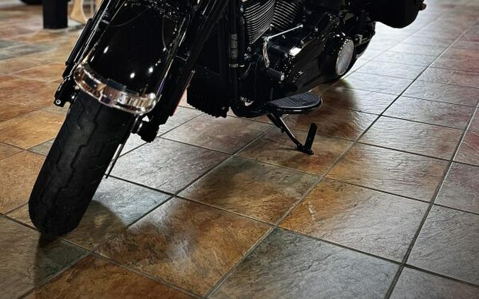 2026 Harley-Davidson® Heritage Classic Vivid Black Black Cast Wheels