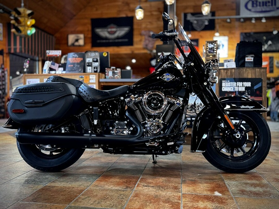 2026 Harley-Davidson® Heritage Classic Vivid Black Black Cast Wheels