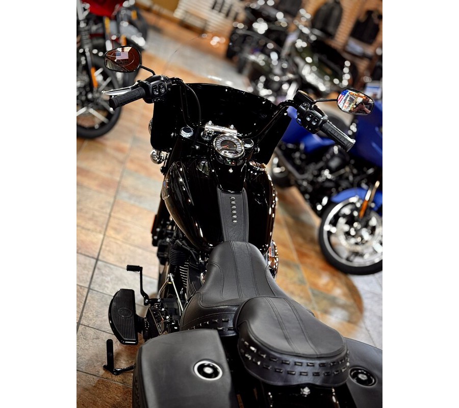 2026 Harley-Davidson® Heritage Classic Vivid Black Black Cast Wheels
