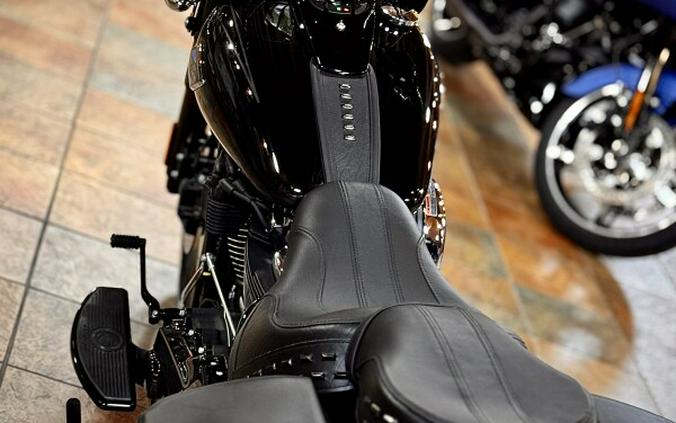 2026 Harley-Davidson® Heritage Classic Vivid Black Black Cast Wheels