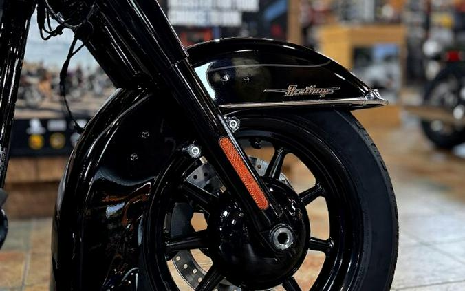 2026 Harley-Davidson® Heritage Classic Vivid Black Black Cast Wheels